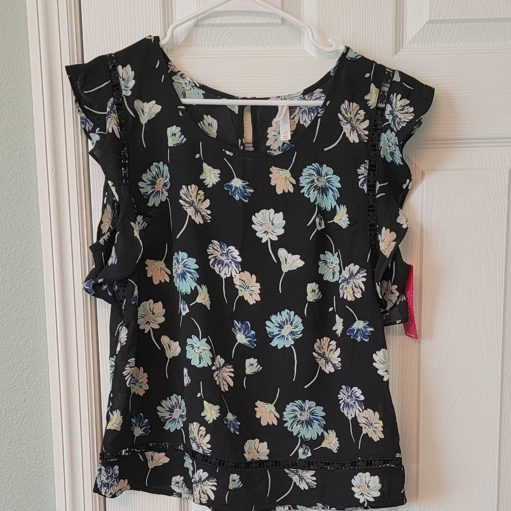 NEW Xhilaration Cap Sleeve Floral Blouse Size L